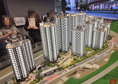 "집값 더 오르기 전에 서두르자"…'국평 15억' 서울에 드파인 첫 분양[르포]