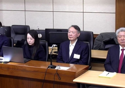 징역 5년 선고에 尹측 "법치 붕괴…정치 논리 판결"