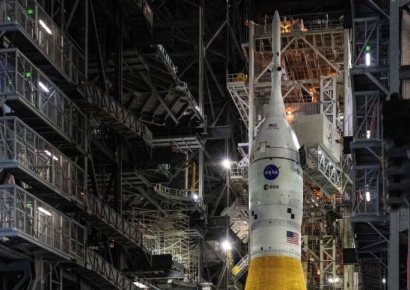 美, 이르면 다음달 54년만의 달궤도 유인비행