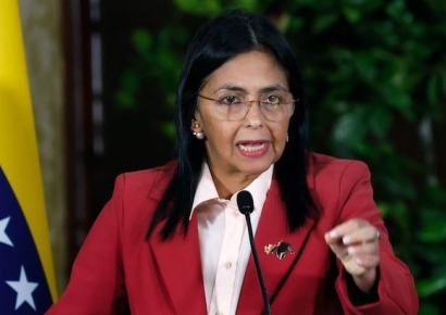 "베네수 대통령은 마두로" 임시대통령, 태세전환…전 정권 장관 해임