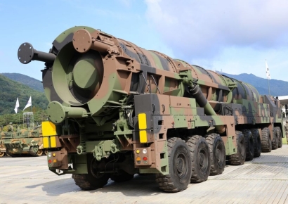 김정은 은신한 지하벙커 파괴한다…드디어 실전 배치한 괴물 미사일 '현무-5' 