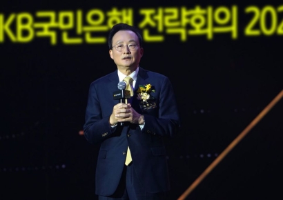 이환주 KB국민은행장 "10년 후 금융업의 기준 돼야"