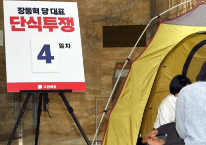 '쌍특검' 요구 단식 4일째 장동혁 "장미보다 먼저 쓰러지면 안돼"