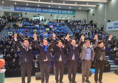 "김영록 출판기념회 정치거물 총집결… '광주·전남 통합' 구심점 확인"