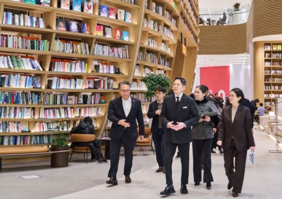 정용진, '스타필드 빌리지 운정' 방문…"고객에게 더 다가가야"