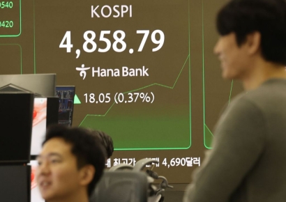 5000 노리는 코스피, 장중 사상 최고가 경신