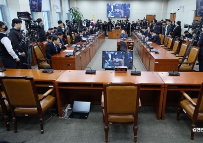 [포토] 여야 설전 벌인 이혜훈 청문회... 후보자 착석도 못한 채 파행