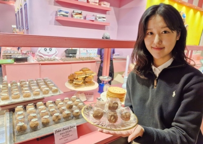 줄 서서 먹는 디저트 정체?… 롯데百  ‘두바이쫀득쿠키’ 릴레이 행사