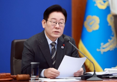 李대통령 "6개월 후 추가 업무보고 땐, 잘잘못 따져 엄중 문책"