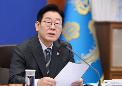 李 "생리대 너무 비싸다" 지적에…업계, 중·저가 라인 확대