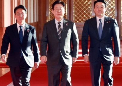 더딘 입법에 애타는 李대통령, 국회와 연쇄 회동 