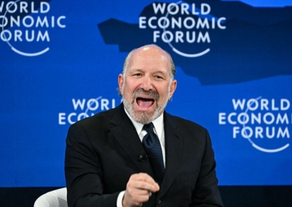 美 상무, EU 보복 시 '관세 전면전' 경고…"1분기 성장률 5%대, 금리 낮춰야"