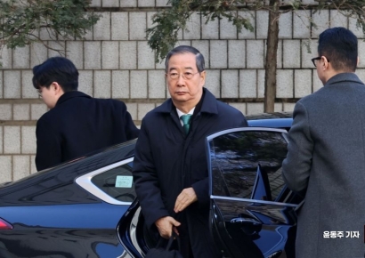 [포토] 한덕수, 1심 선고 앞두고 법원 출석