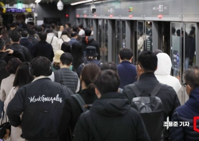 "여보, 출근할때 마스크 꼭 써요" 서울 지하철 공기 속 미세플라스틱 '실외의 3.7배'