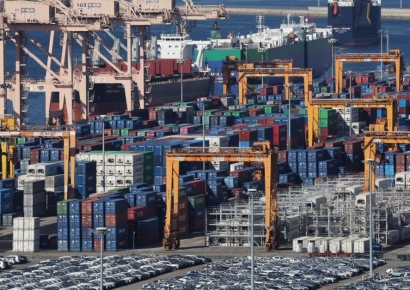 블룸버그 "韓 정부, 원화 약세로 올해 200억달러 대미 투자 연기할 것"