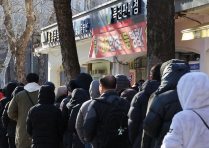 로또, 이제 누워서 폰으로 산다…"1인당 5000원까지 토·일은 안돼요"