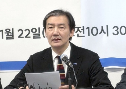 조국, 정청래 합당 제안에 "의총·당무위 열고 당원·국민 목소리 경청"