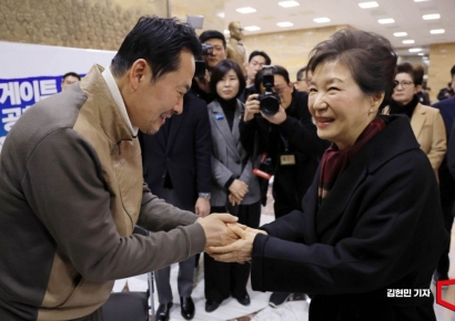 [포토] 박근혜 '단식 중단 제안'에…장동혁 "그렇게 하겠다"