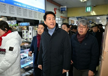 용산전자상가 찾은 오세훈 "신사업 거점 육성"…소유주는 주택 확대 요구