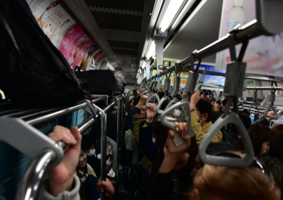 여성만 당한다는 건 착각…남성 6명 중 1명 "지하철 성추행 당했다"