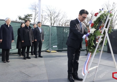 [포토] 한국전 참전기념공원 방문한 김민석 총리