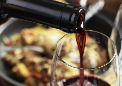 와인 마시면 목 '따끔', 별일 아닌 줄 알았는데…20대 여성 혈액암 진단