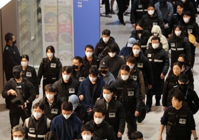 [포토] ‘캄보디아 스캠’ 한국인 피의자 송환
