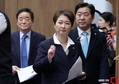 [포토] '혁신당 합당' 반발 기자회견 나선 친명계 최고위원들