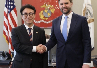 [포토] 미 밴스 부통령과 악수하는 김민석 총리