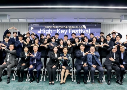 현정은 회장 "선제적으로 행동하고, 담대하게 도전하라"…MZ 신입사원 격려