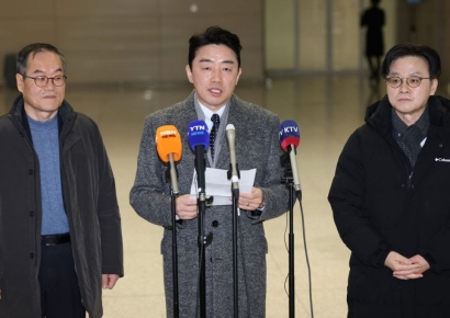 '방산요정' 강훈식, 잠수함 수주 위해 캐나다로…"생산유발효과 최소 40조"