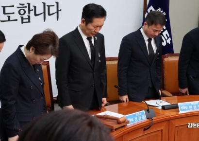 [포토] 정청래 “이해찬 뜻 받들어 개혁·한반도평화 이룰 것”