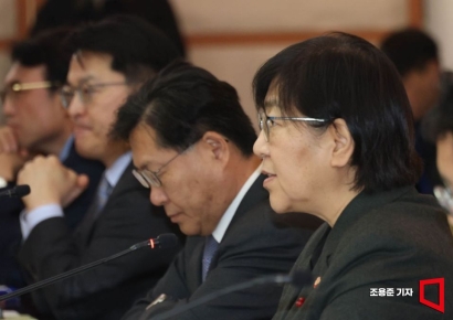 [포토] 정은경 장관, 국민연금기금운영위원회 주재