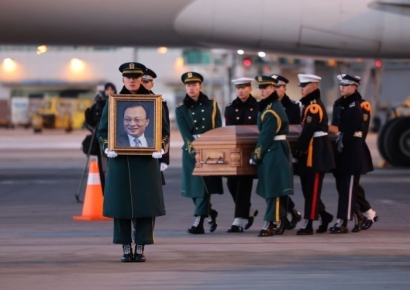 돌아온 이해찬, 김민석·정청래 영접…닷새간 사회장 진행