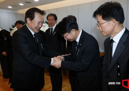 [포토] 조정식 정무특보 위로하는 손학규 전 대표