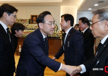 [포토] 이해찬 전 총리 빈소 찾은 주호영 국회부의장