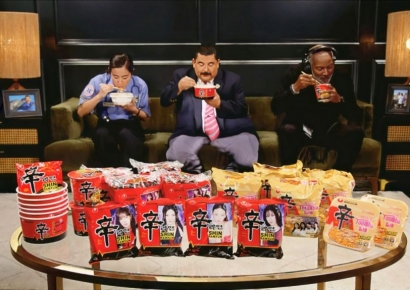 "오, 바로 먹고 싶네" 美 토크쇼서 신라면 후룩후룩…주류 문화 파고든 K푸드