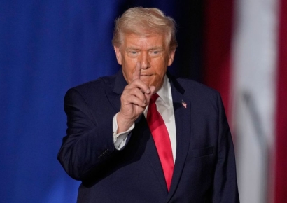 트럼프 "달러 잘하고 있다"…달러가치 4년만 최저치로 급락(종합)