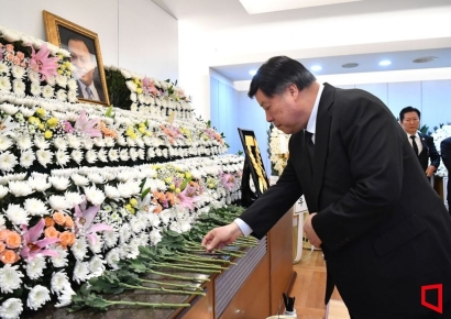 [포토] 서정진 회장, 이해찬 전 총리 빈소 조문