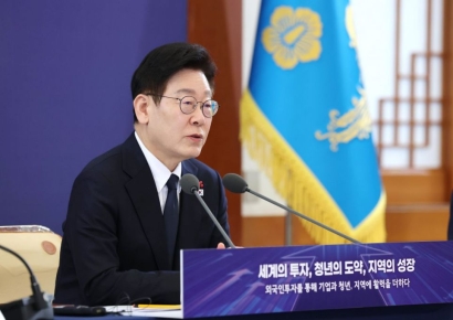 李, 코스피 최고점 찍은 날 "여전히 저평가, 성장 가능성 매우 높아"