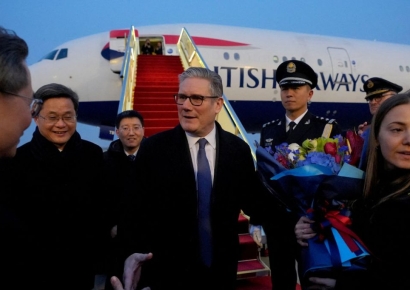 트럼프 눈치 보는 英 총리…"방중 직전 中 풍력터빈 공장 승인 미뤄"