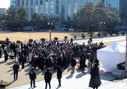 [포토] 국민의힘 농성장에서 항의하는 한동훈 지지자들