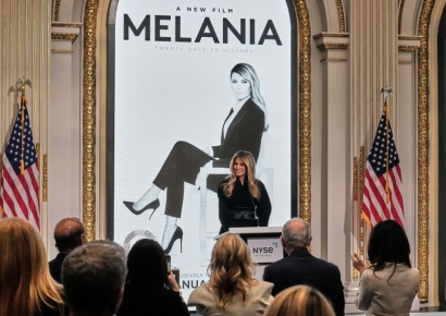 트럼프 환심사기?…영화 '멜라니아' 홍보에 500억 쏟은 이 회사