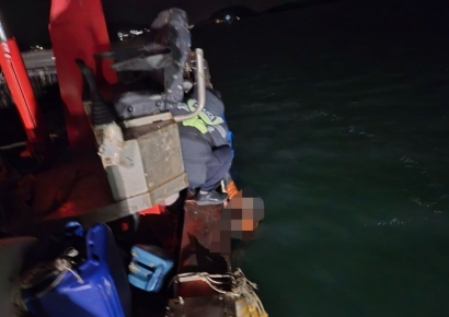 "살려주세요" 50대 바다 추락 3시간…선박 매달려 '직접 신고'