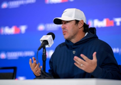 흔들리는 LIV 골프…'내우외환'