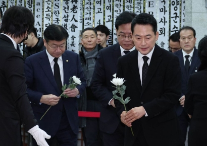 장동혁 대표, 이해찬 빈소 찾아 조문…정청래와 만나 "조금 더 나은 정치할 것"
