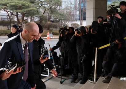 [포토] 쿠팡 로저스 임시대표 경찰 첫 출석