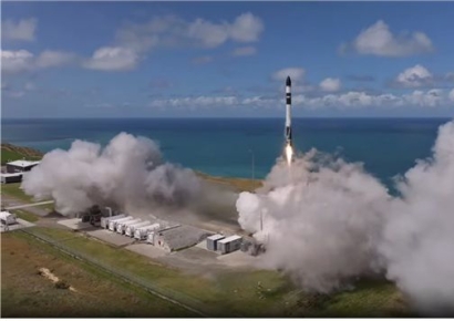국내 첫 양산형 초소형 군집위성 검증기 교신 성공