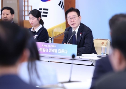 李대통령 "양극화·청년일자리 문제 돌파구는 '창업'"…'국가창업시대 전략회의' 주재