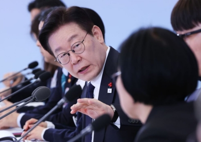 다주택자 겨냥한 李…"부동산 정상화 불가능? 기회 있을 때 잡으라"